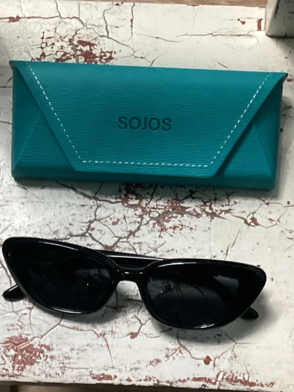 SOJOS Aria Vintage Cat-Eye Sunglasses